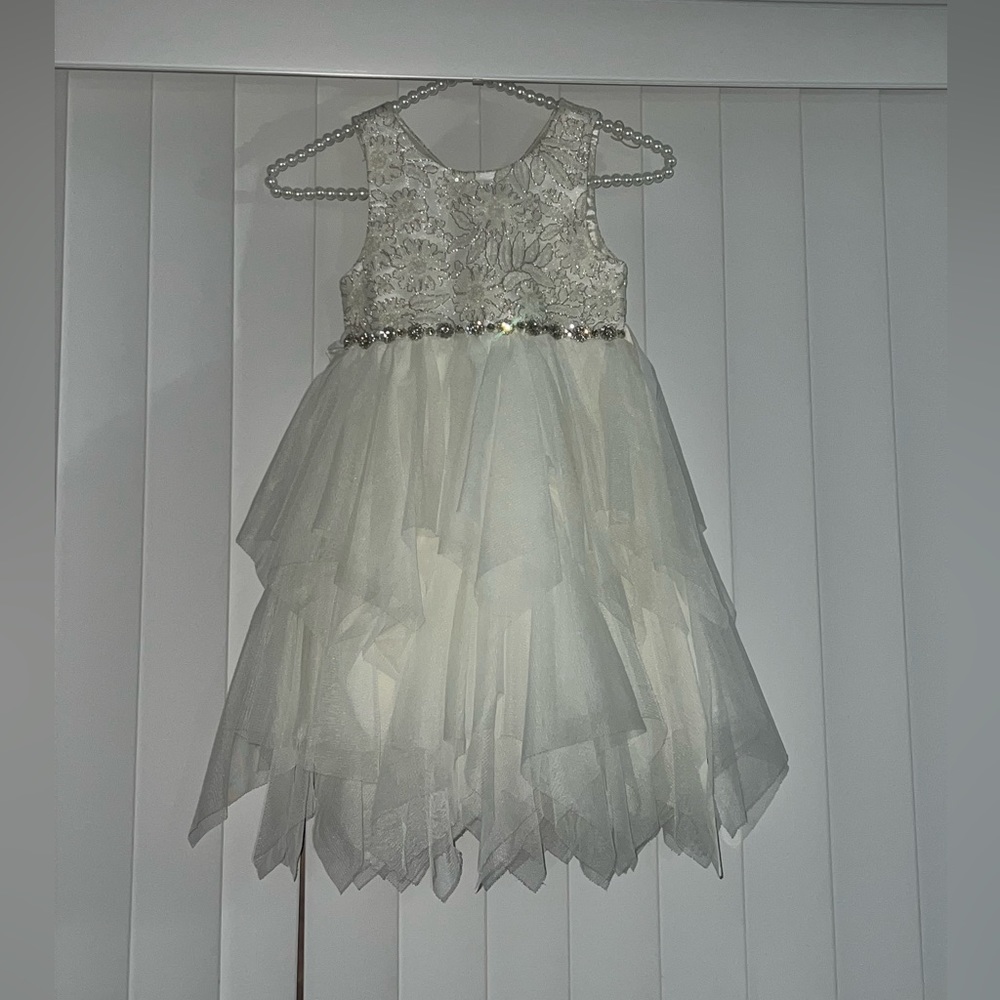 White Little girl dress